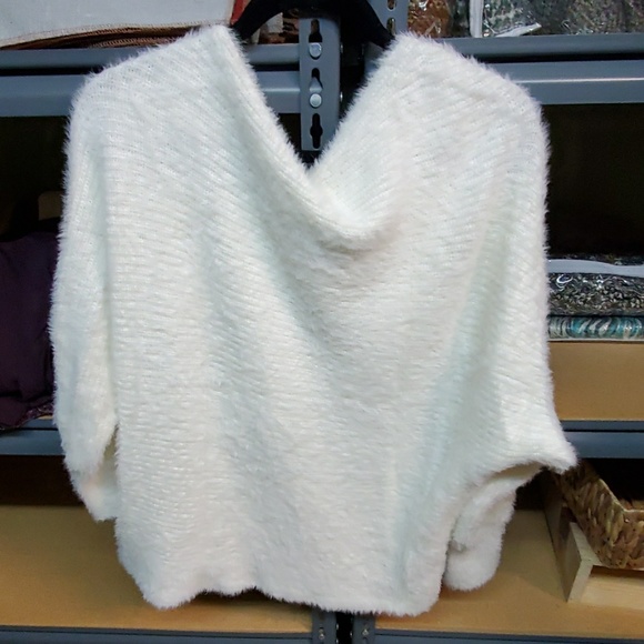 Fuzzy sweater - Picture 2 of 2